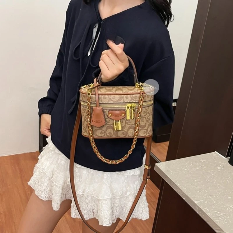 

Female Classic Shoulder Bag Traditional Design With Enduring Appeal And Lasting Style Timeless