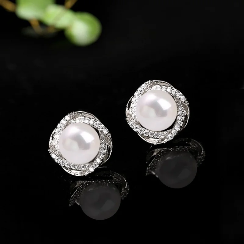 Senlissi – Damen-Ohrstecker aus 925er-Sterlingsilber mit runden Perlen, glitzernder CZ-Twist-Rahmen, eleganter Ohrschmuck für die Braut, für die tägliche Party – Detail 3