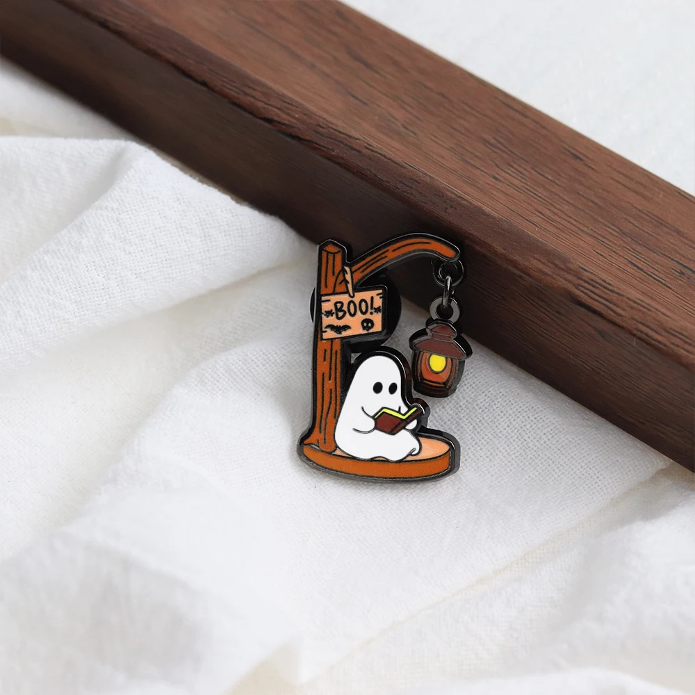Halloween-Geister-Brosche mit „BOO“-Slogan, Laternen-Abzeichen, Festdekorationen, Emaille-Pin, Cartoon-Zubehör – Detail 5
