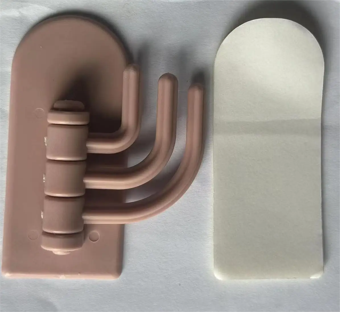 Creative Cartoon Three-Hook Hooks Cute Plastics Animals Self-Adhesive Wall Mounted Rotating Hanger Sticky Hook Storage Rack