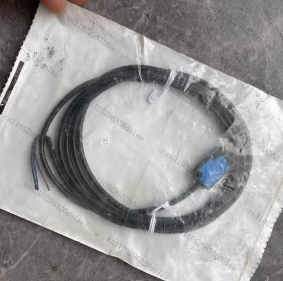 

1055447 IQ10-03BPSKW2S New Proximity Sensor