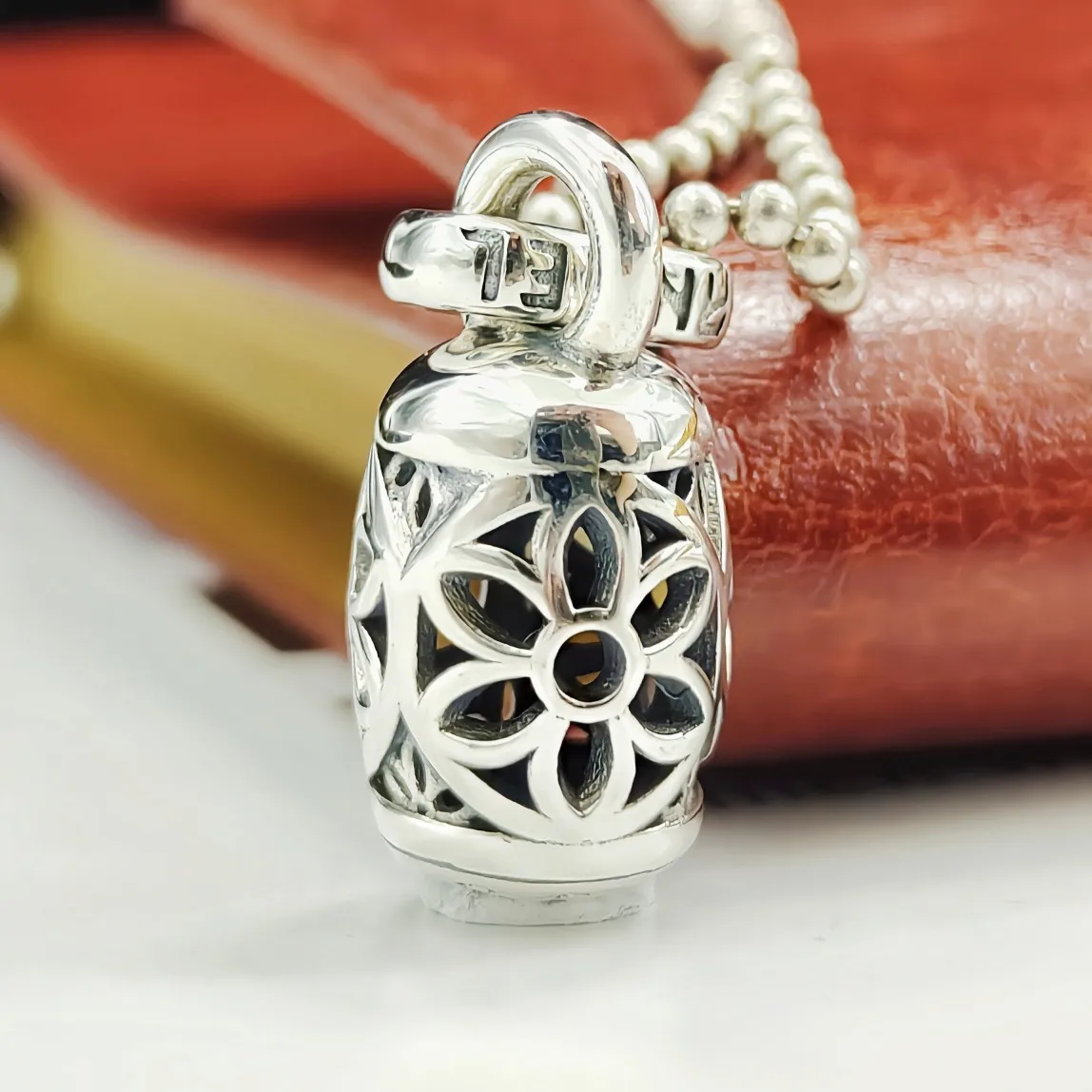 

S925 pure silver trendy men's cherry blossom pendant, retro Thai silver round hollow hexagonal star, personalized and trendy