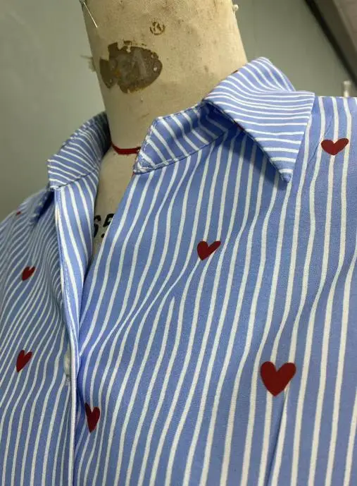 Gestreiftes Langarmshirt für Damen, Blauer Hemd-Cardigan im Herbst-Pendler-Stil im Herbst 2025,