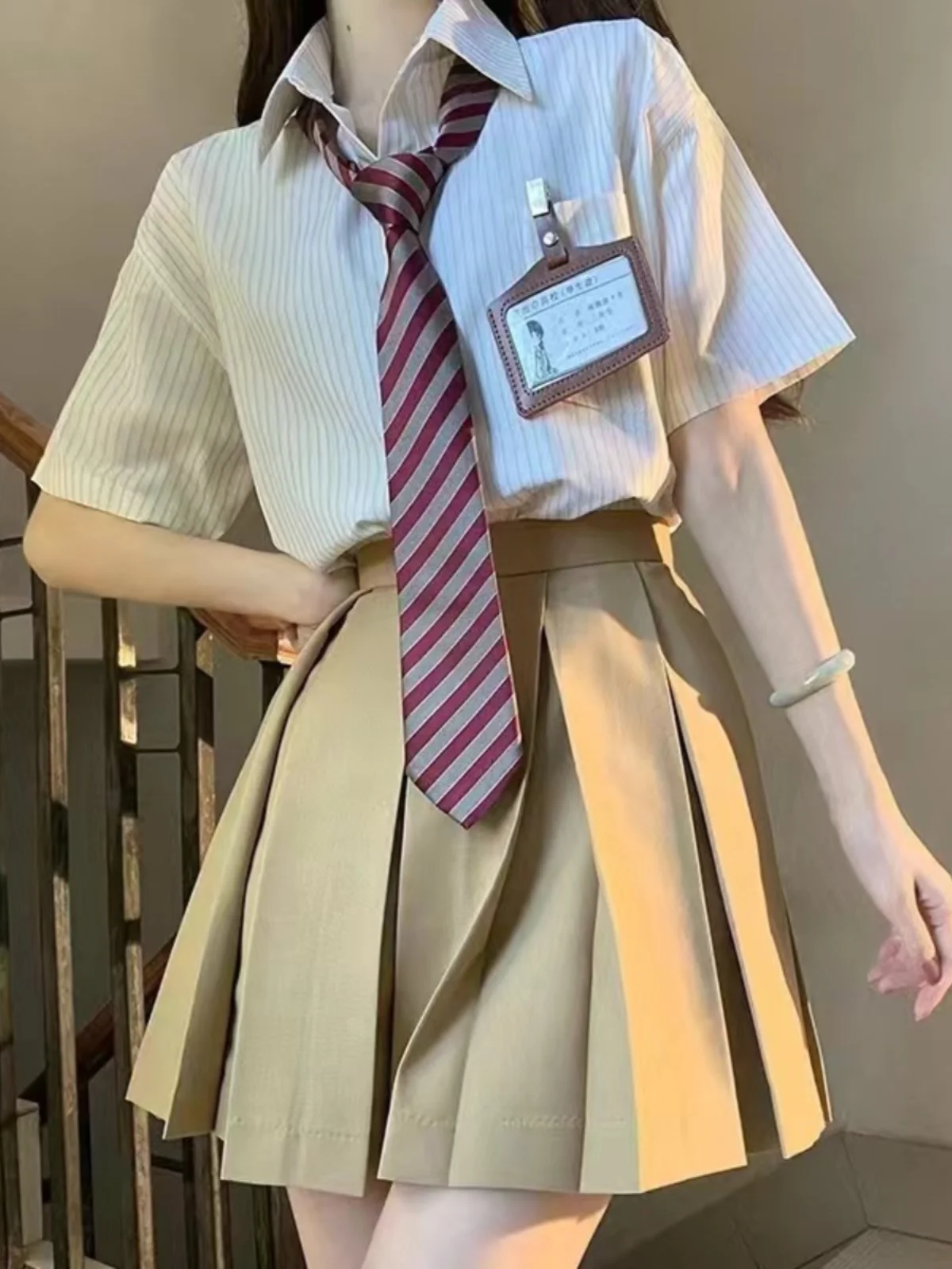 

Свободная полосатая футболка с коротким рукавом в корейском стиле, новинка 2023 года, модный топ для похудения, универсальная студенческая форма