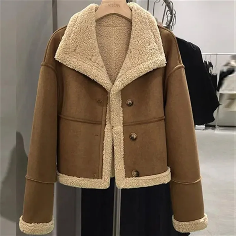 Chaqueta de ante de imitación de lana de cordero para mujer, abrigo suelto de piel gruesa, solapa corta integrada, otoño e invierno, 2024