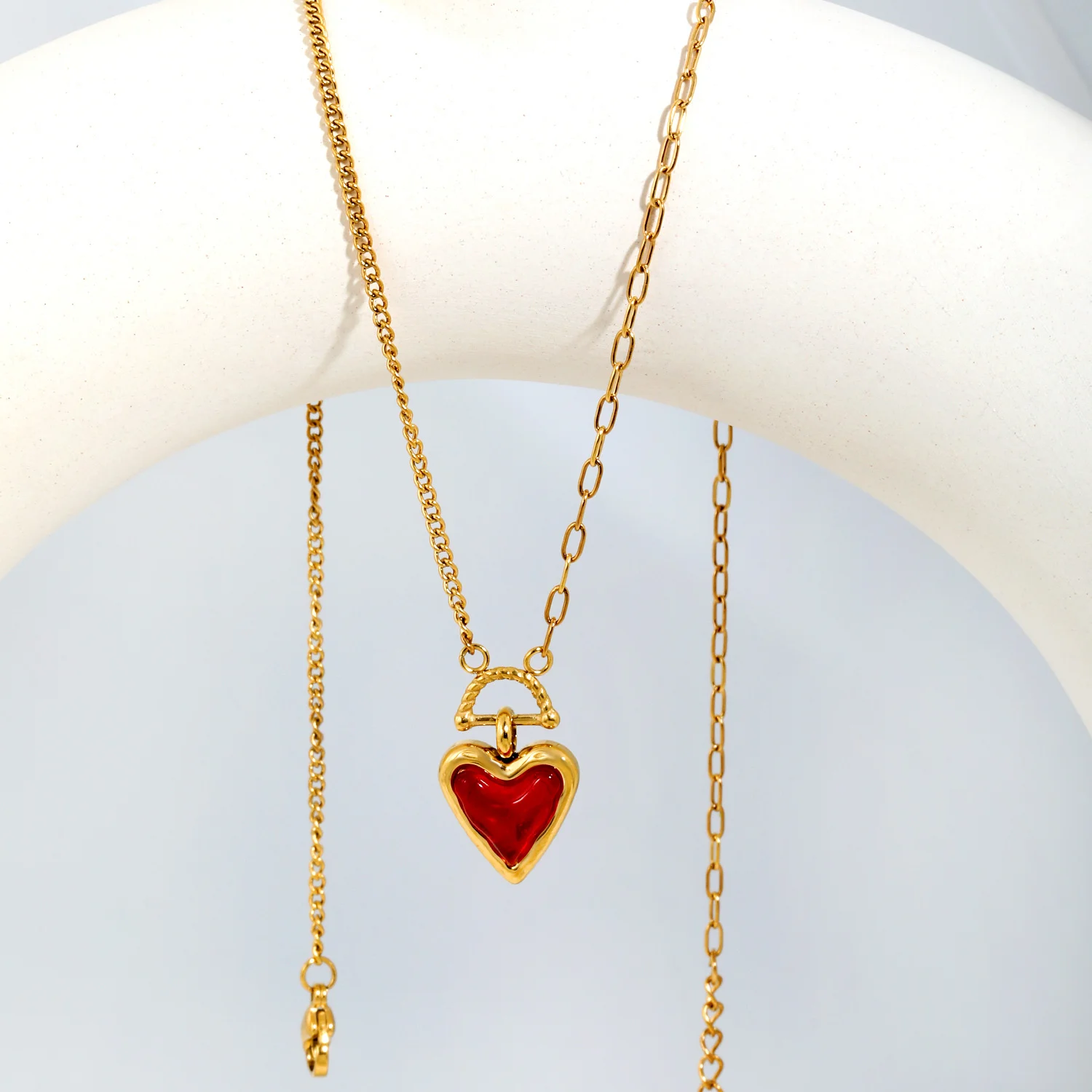 Vintage Necklace INS French Light Luxury Style Ruby Collarbone Necklace Stainless Steel 18k Gold Plated Necklace for Women