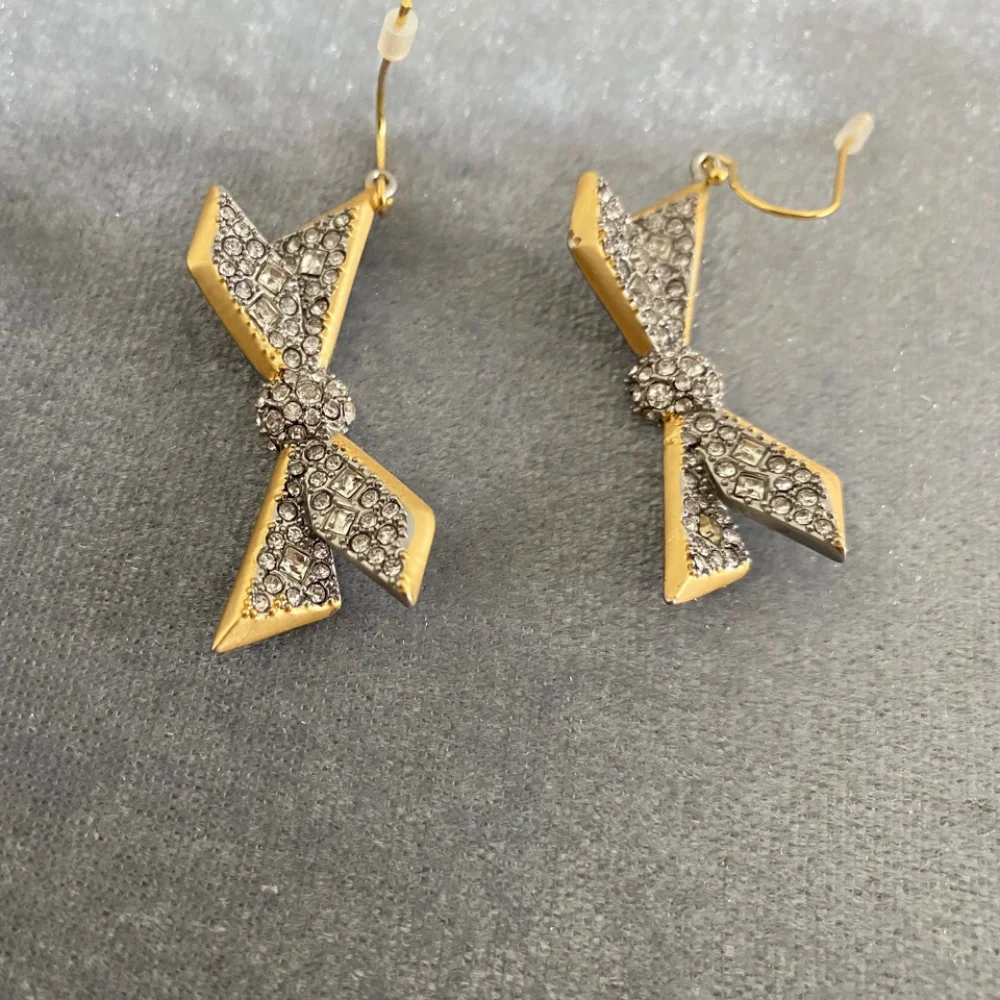 European and American Genius Designers Design Fashionable Bow Earrings