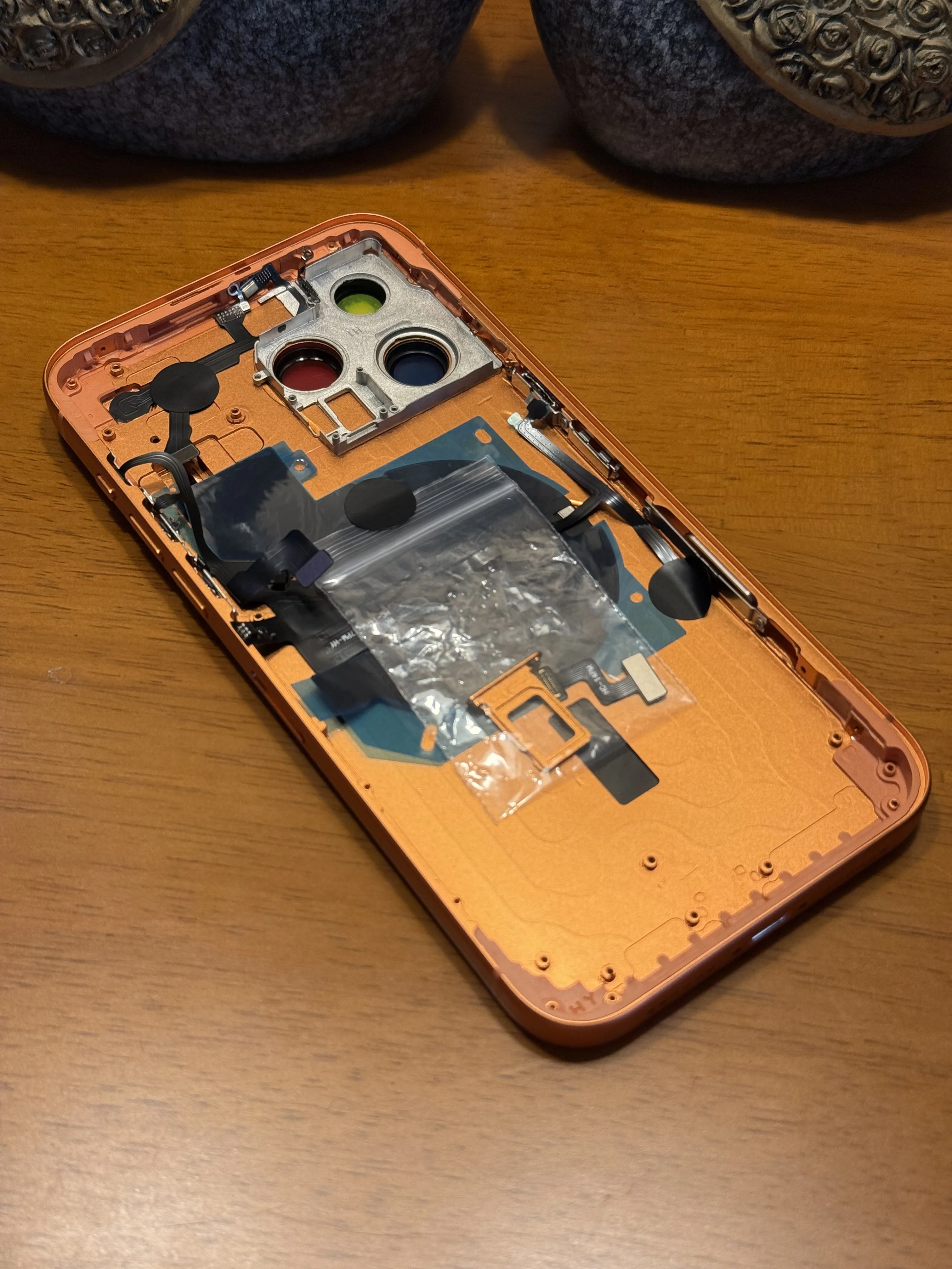 Back Cover Frame Assembly For iPhone 14 Pro Max To 17 Pro Max Integrated Housing With LED Flash Buttons with Wireless Charging