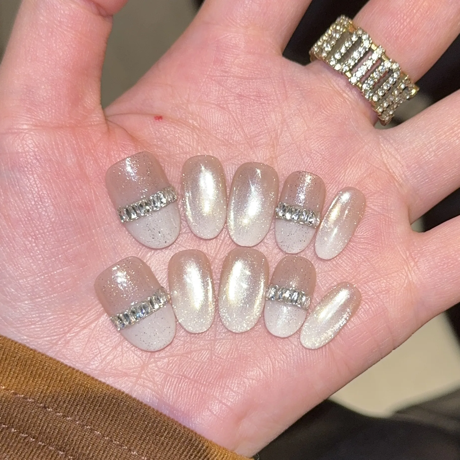 

10pcsHandmade Short Oval Press On Nails Glass Bead Cat Eye White French Gradient Sparkling Rhinestone Design Fake Nails Wearable