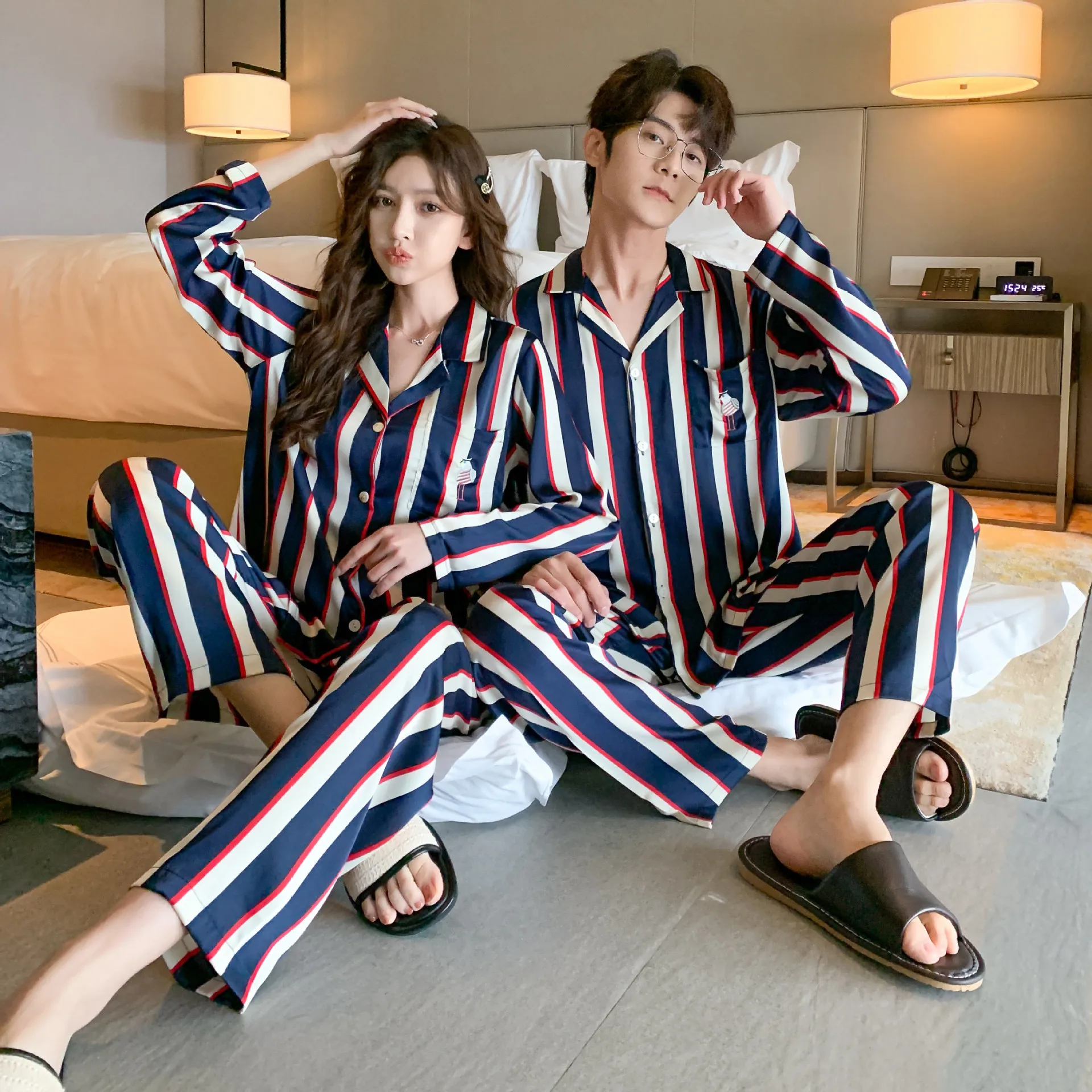 

Fashion Design Pajamas Suit Women Men Ice Silk Long Sleeves Home Colth Couples Satin Thin Sleepwear Set Cool Summer Male Female