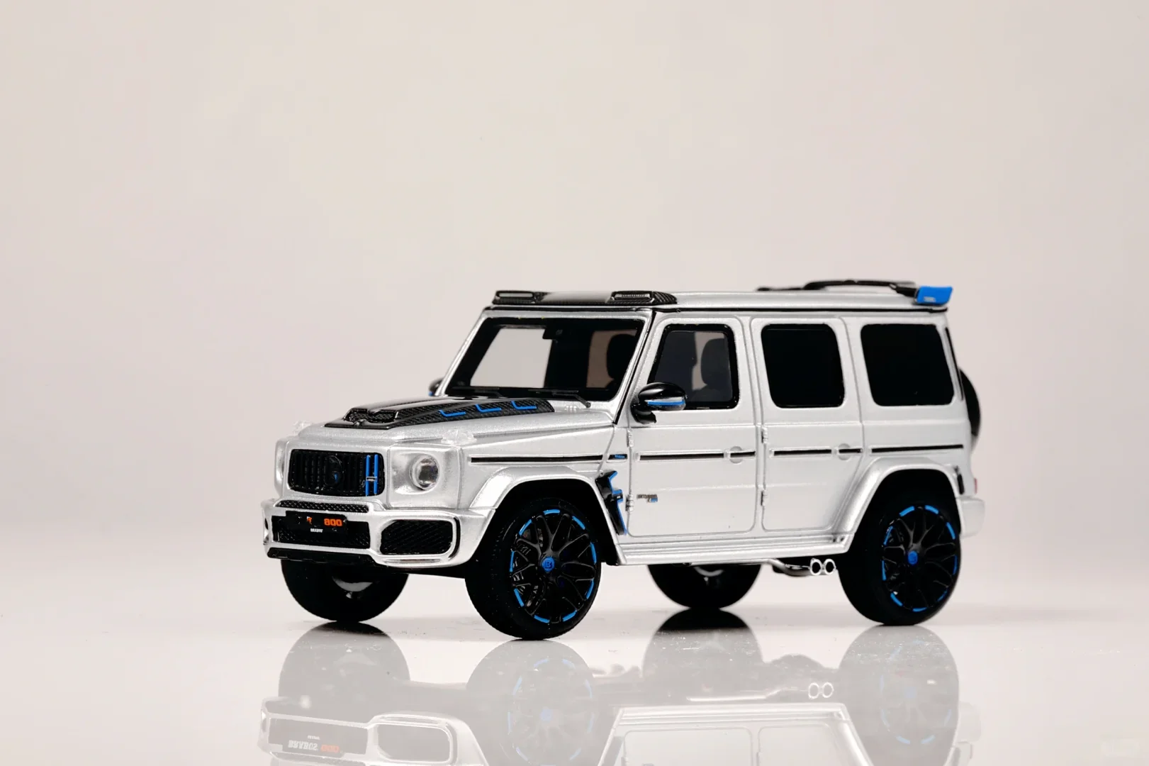 

MH 1:64 G800 Silver GT show limited resin simulation car model