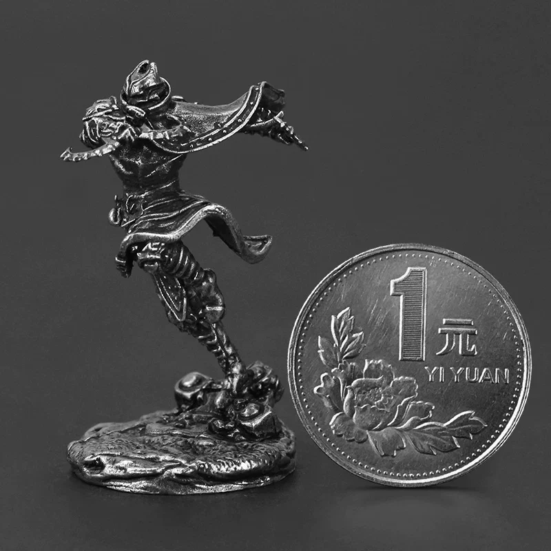 Metal Warrior Knight Action Figure, Desktop Game Chess Piece Car Ornament, Home Decor Collectible Gift for Men War Enthusiast view 4