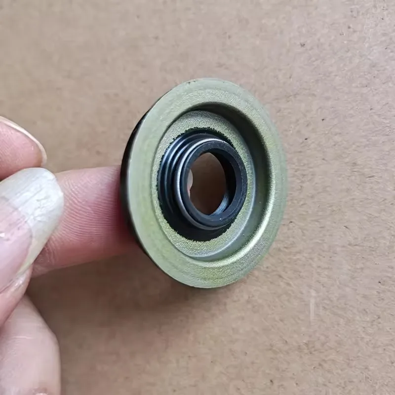 CS350T CS350TES CS350WES Crankshaft Oil Seal For ECHO CS-350T CS-350TES CS-350WES CS-351 CS-350 CS350 CS350T