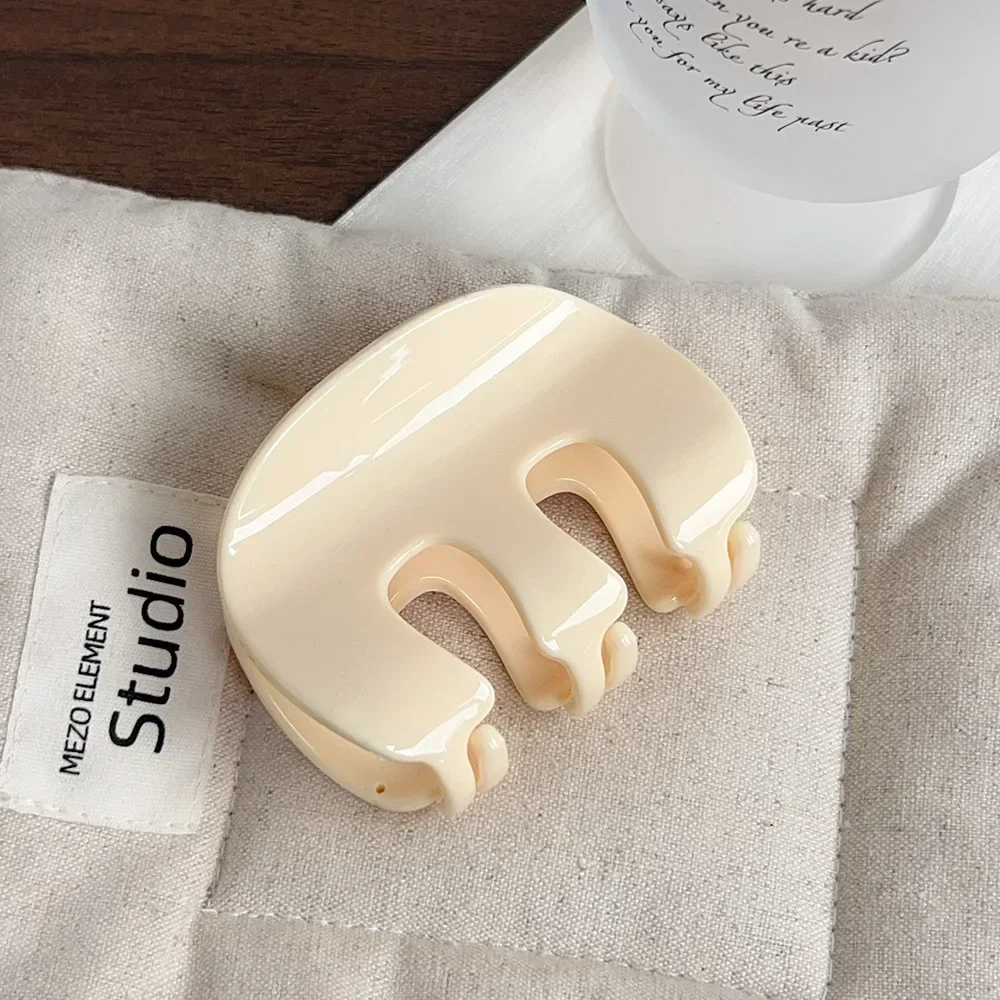 1pc Semplice Moda di medie dimensioni Artiglio dei capelli Zucca Grab Clip Versatile Shark Clip Tornante Nuovo Mezza cravatta Clip di capelli Ornamento di gioielli