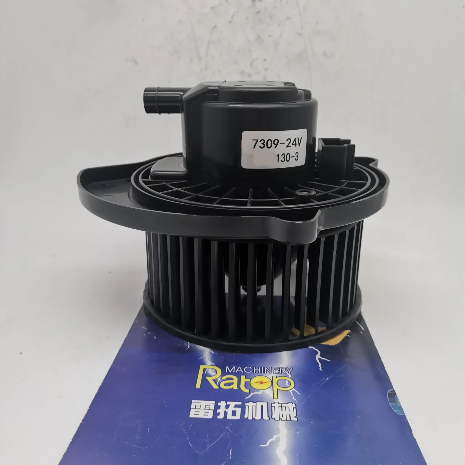 

Детали экскаватора ZAX130-5A Двигатель вентилятора 24 В НОМЕР ДЕТАЛИ YA00000132