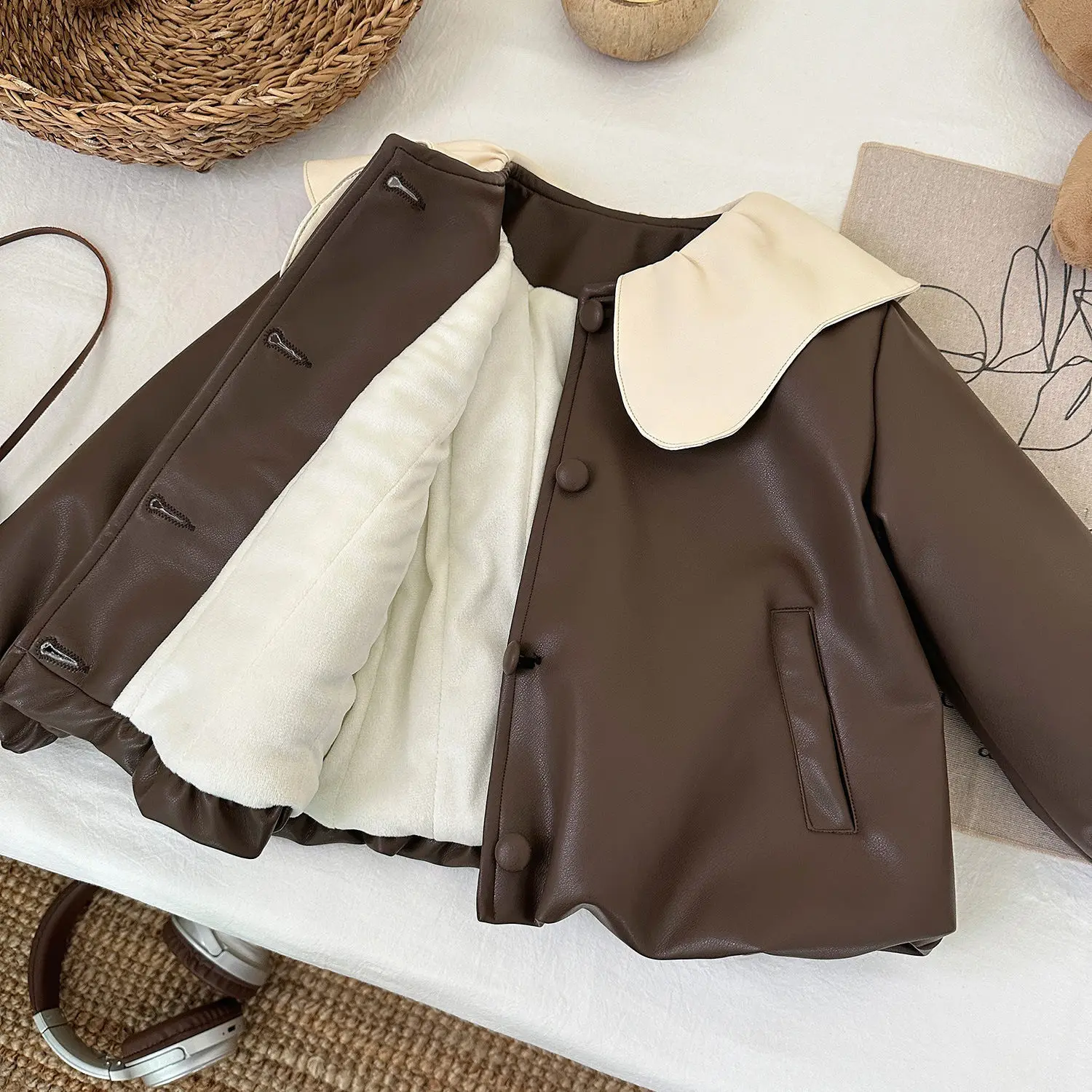 Children\'s Coats Contrasting Doll Collar and Fleece Coat Leather Jacket with Puffy Sleeves Winter Coat for Girls 2 To 7 Years