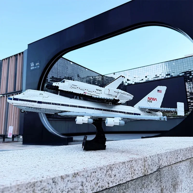 Criativo 2417 pçs lanzadera transportadora blocos de construção sirplane modelo espaço avião montar tijolos brinquedos presente para criança menino adulto