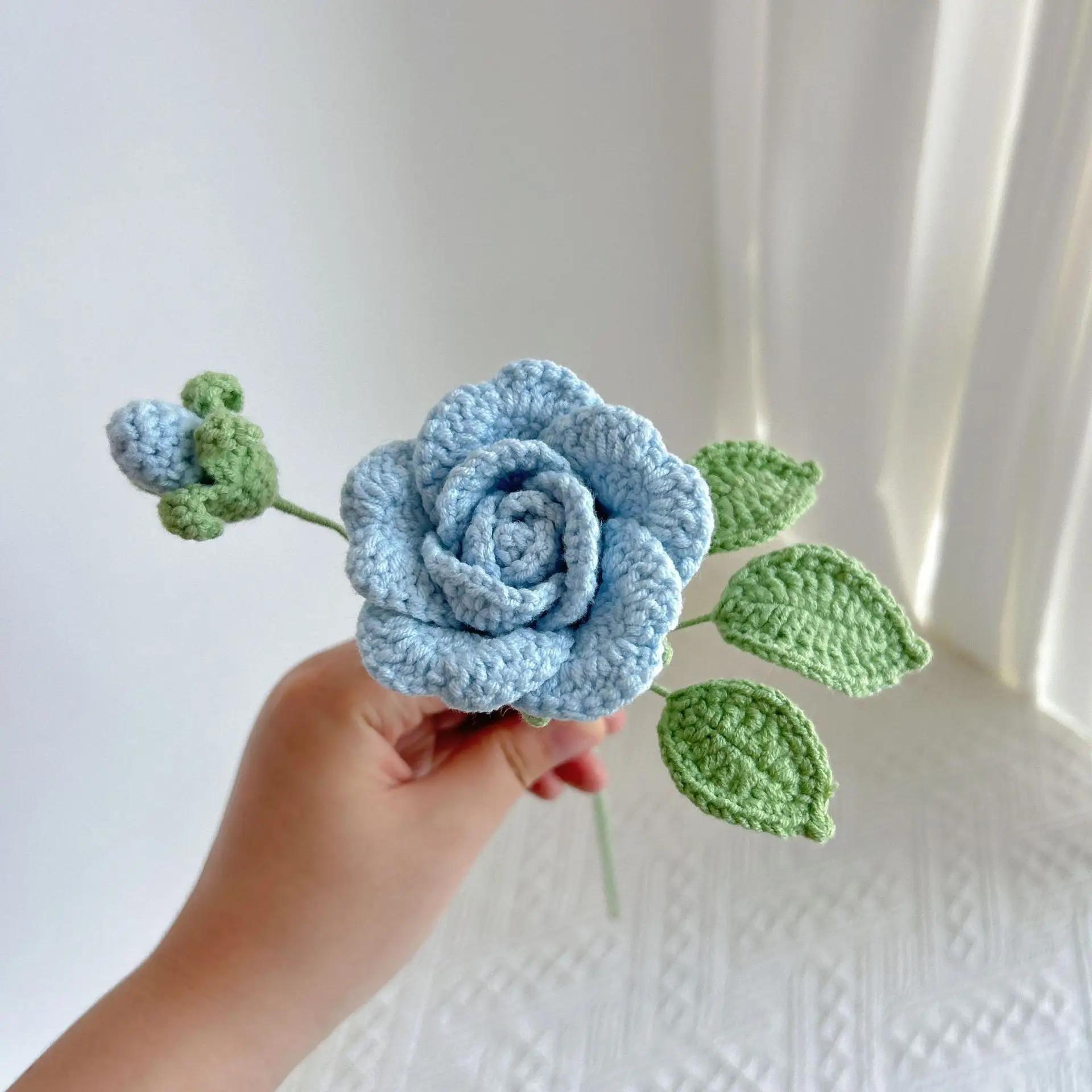 Neuer Rosen-Häkelstrauß, romantisch, gestrickt, Rosenblüten, handgewebte Blumensträuße, Hochzeit, Heimdekoration – Detail 10