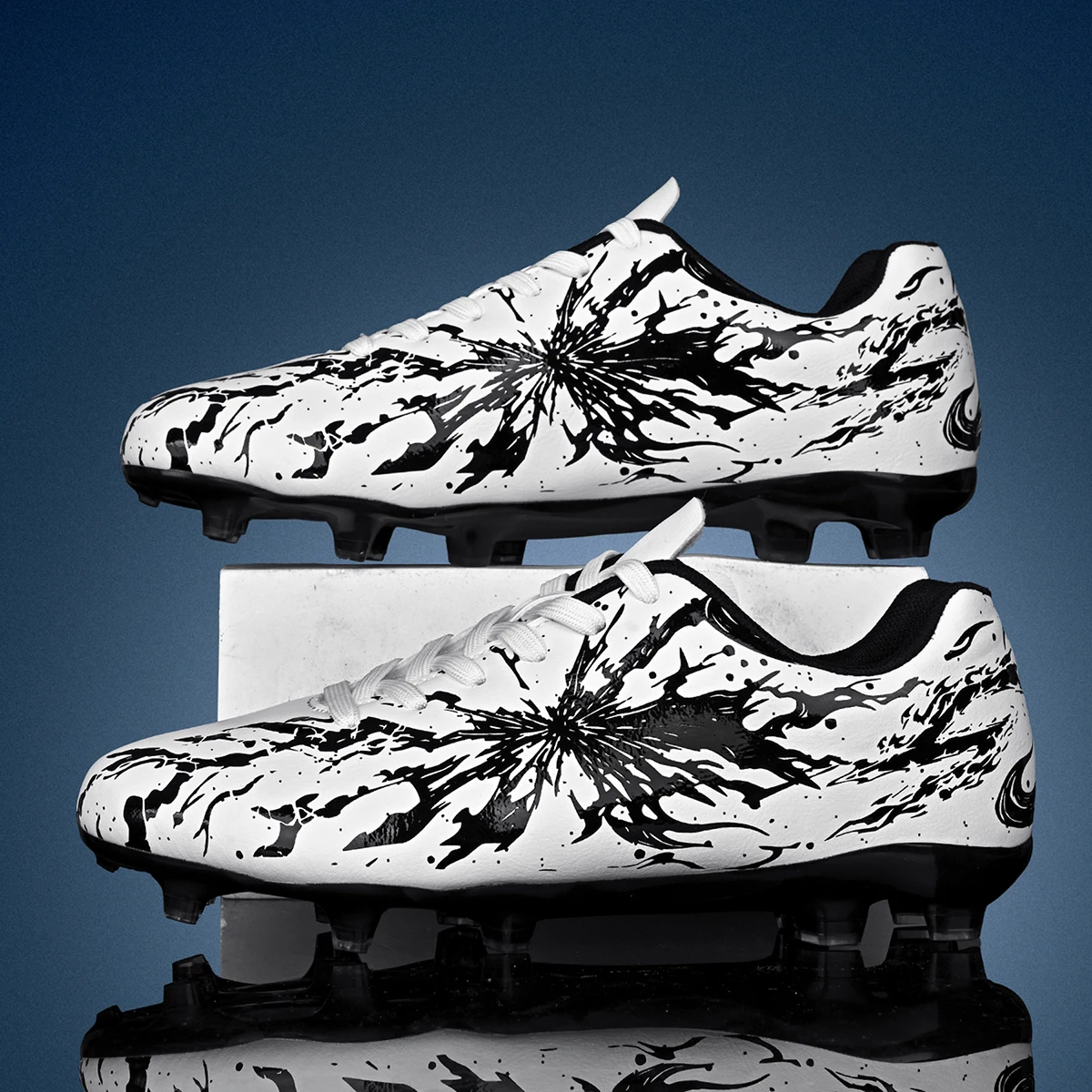 Men AG FG Football Sneakers, Lightweight Streamlined Design, Strong Grip, Fit for School Football Team Daily Grass Training