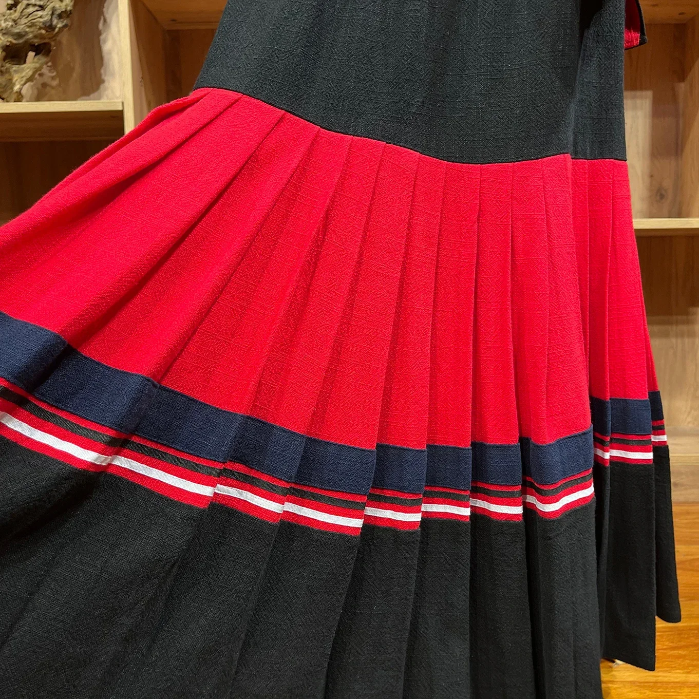 Yi modificado, ropa de mujer de algodón y lino rojo grande personalizada, ropa de estilo étnico, conjunto de dos piezas hmong