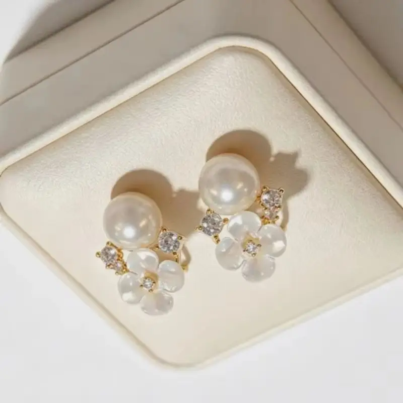 

2026 Sweet Four Leaf Flower Zircon Pearl Pendant Stud Earrings for Women New Fashion Elegant Ladies Wedding Party Jewelry