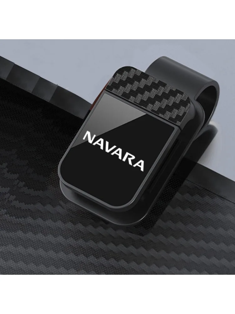 Clip de lunettes pare-soleil de voiture en Fiber de carbone, support de rangement de lunettes de soleil portables pour Nissan Navara D40 Pro 4X D22 D23 D21