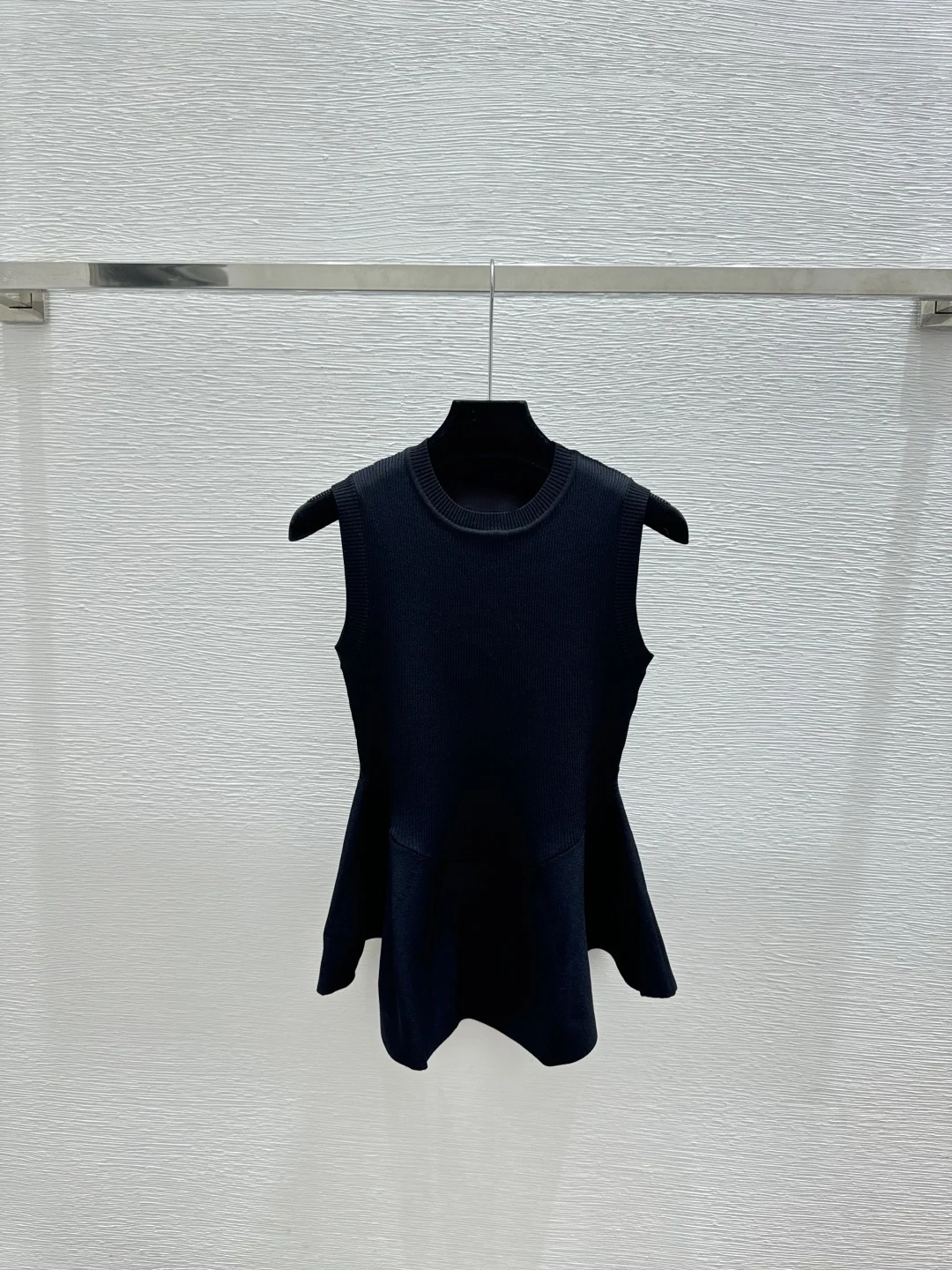 Women's Sleeveless Black Linen-Blend Knit Mini Dress – Fitted Waist, Slimming Fit, and Ruffled Hem (Summer Style)