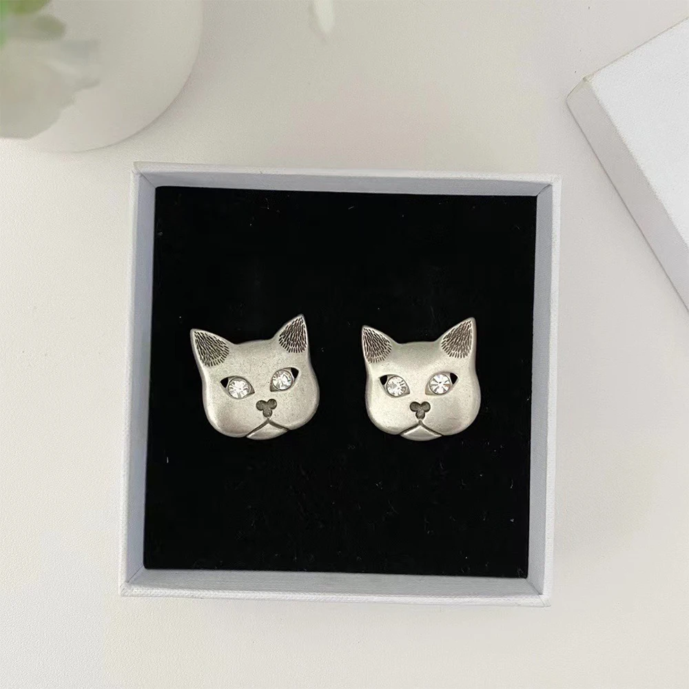 To Reines High Quality European Vintage Cat Silver Crystal Small Earrings Earclip Luxury Jewelry Party Birthday Present