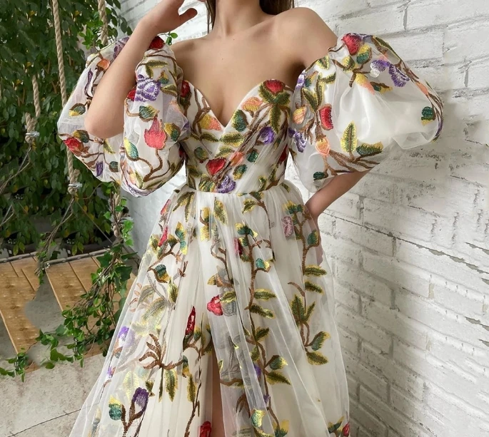 Robe de mariée sexy sans bretelles pour femmes, robe longue à manches bouffantes, maille brodée de fleurs, coupe ouverte, une initiée, élégante, 2024