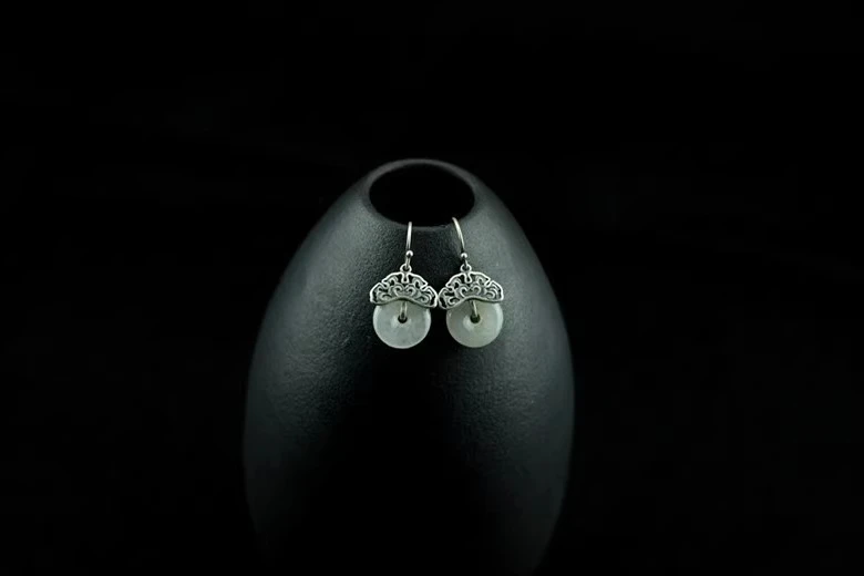 Crochet d'oreille classique en jadéite, antique, simple, uni