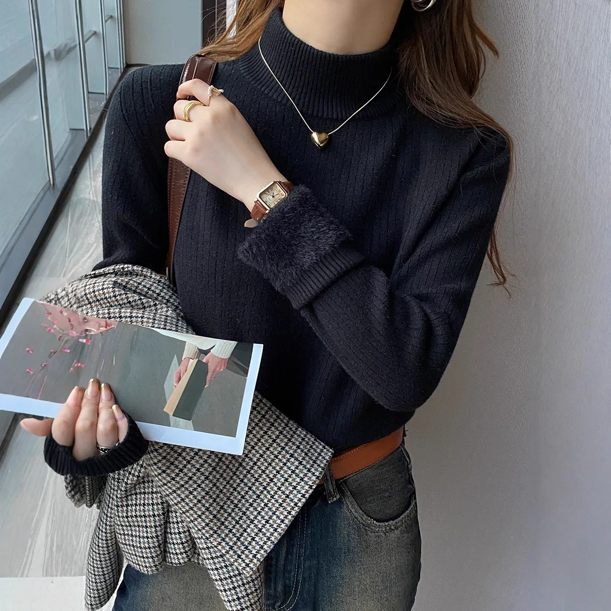 Camisola de gola alta feminina inverno 2025 retro com forro de veludo engrossado desgaste interno tricô térmico camisa de fundo pullovers