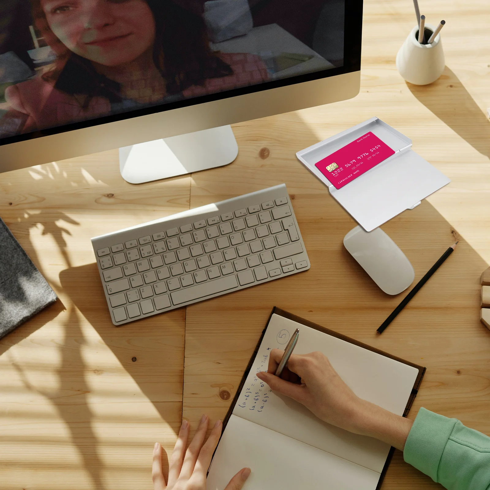 1 قطعة حافظة بطاقات العمل المحمولة حاوية إبداعية تصميم رقيق لتخزين بطاقات الهدايا الهوية الائتمانية منظم أنيق