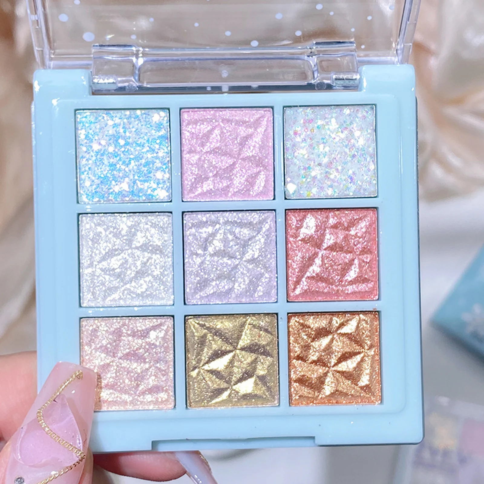 

Glitter Pearly Eyeshadow Palette Waterproof Shining Eyeshadow 9-color Blue Pink Snowflake Lasting Chrome Eyes Makeup Cosmetics