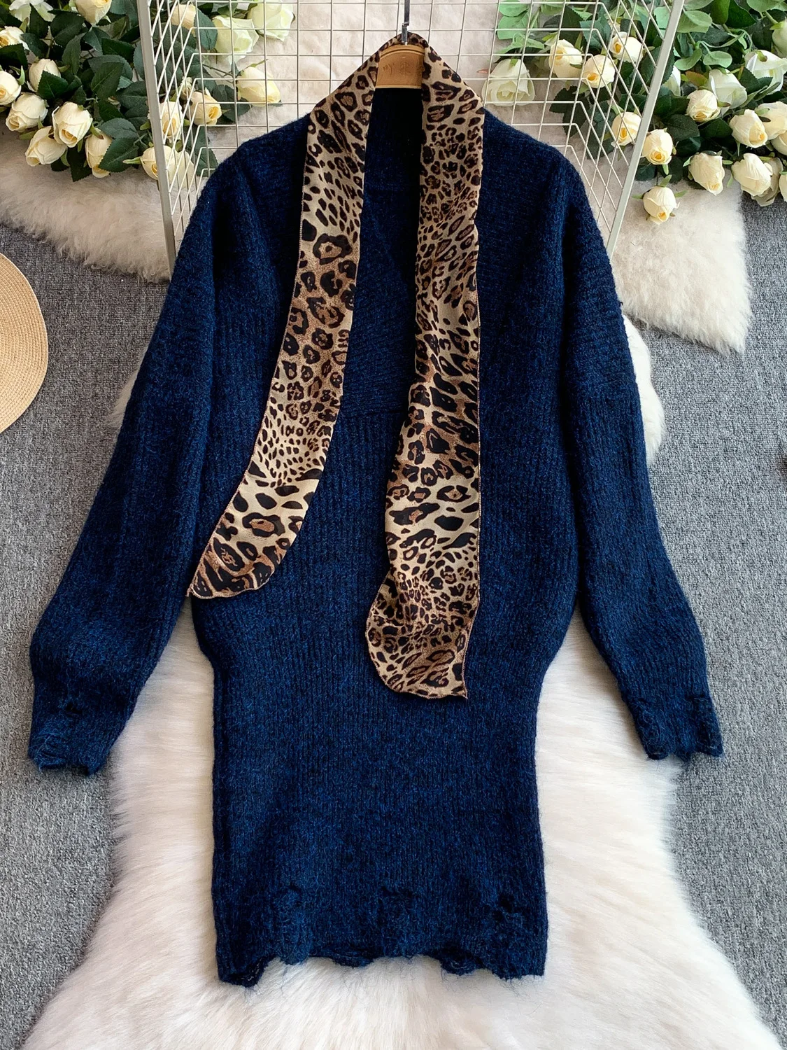 فستان أنيق محبوك برقبة على شكل V للنساء، فستان خريفي وشتوي ناعم من الفرو مع حزام للخصر، تنورة قصيرة نحيفة بخصر مرتفع