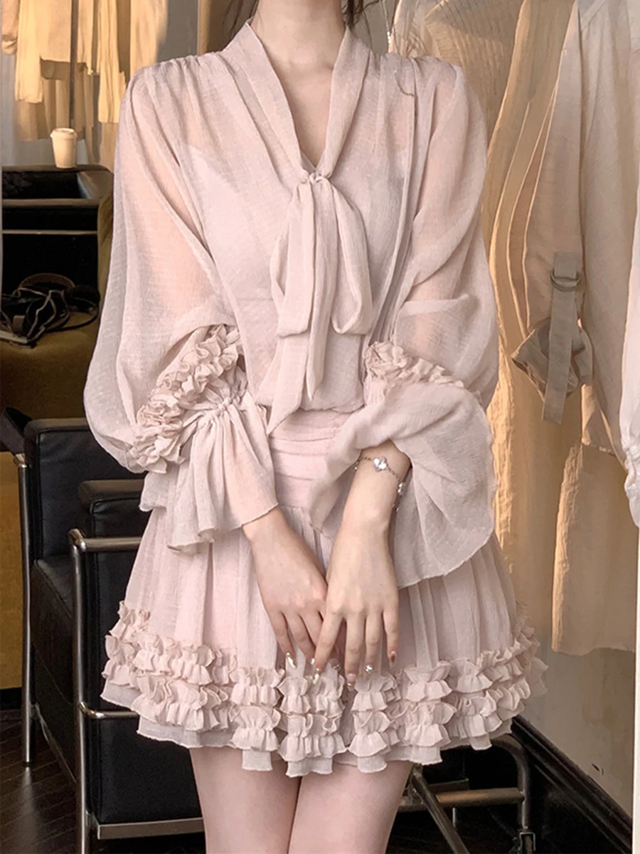 TWOTWINSTYLE Solid Sheer Spliced เชื้อราพับ Elegant ชุดผู้หญิง V คอยาวแขนยาว Patchwork Lace Up ชุดมินิหญิง