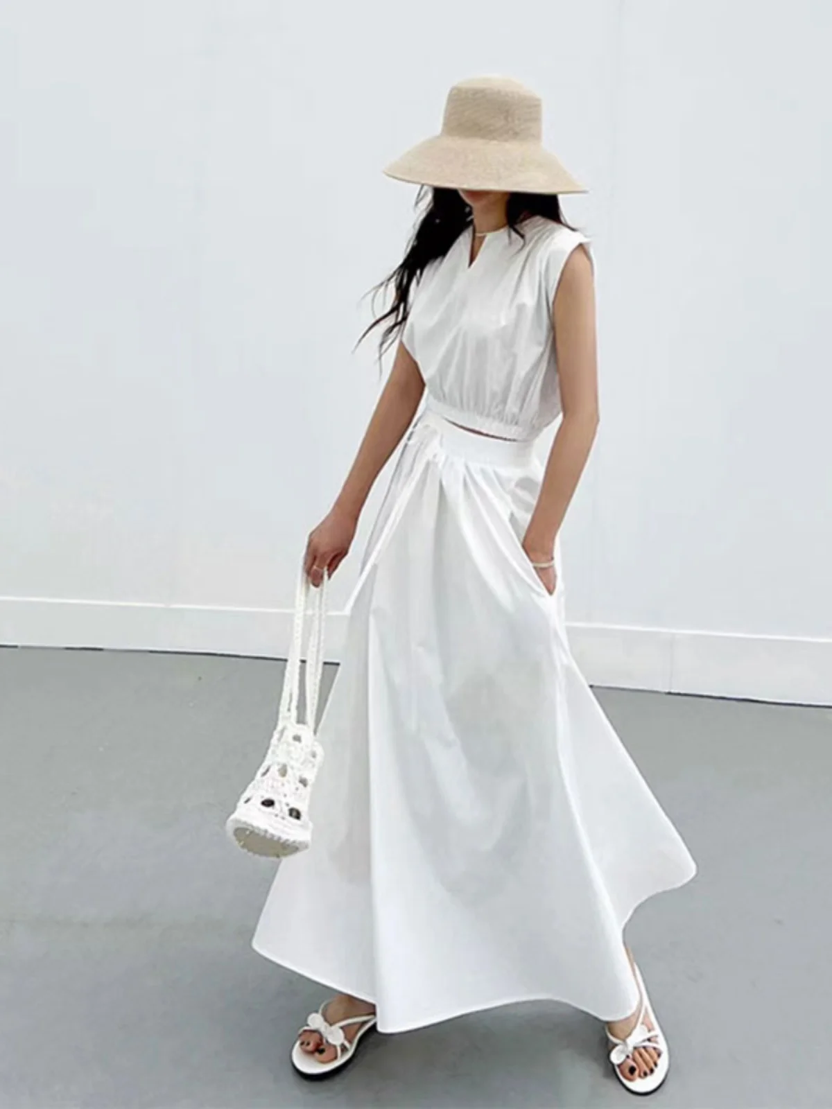

Ele Simple Two-Piece Set Women's High-End Feel V-Ne Svel Vest ort irt A-Line Skirt Faion Ensemble
