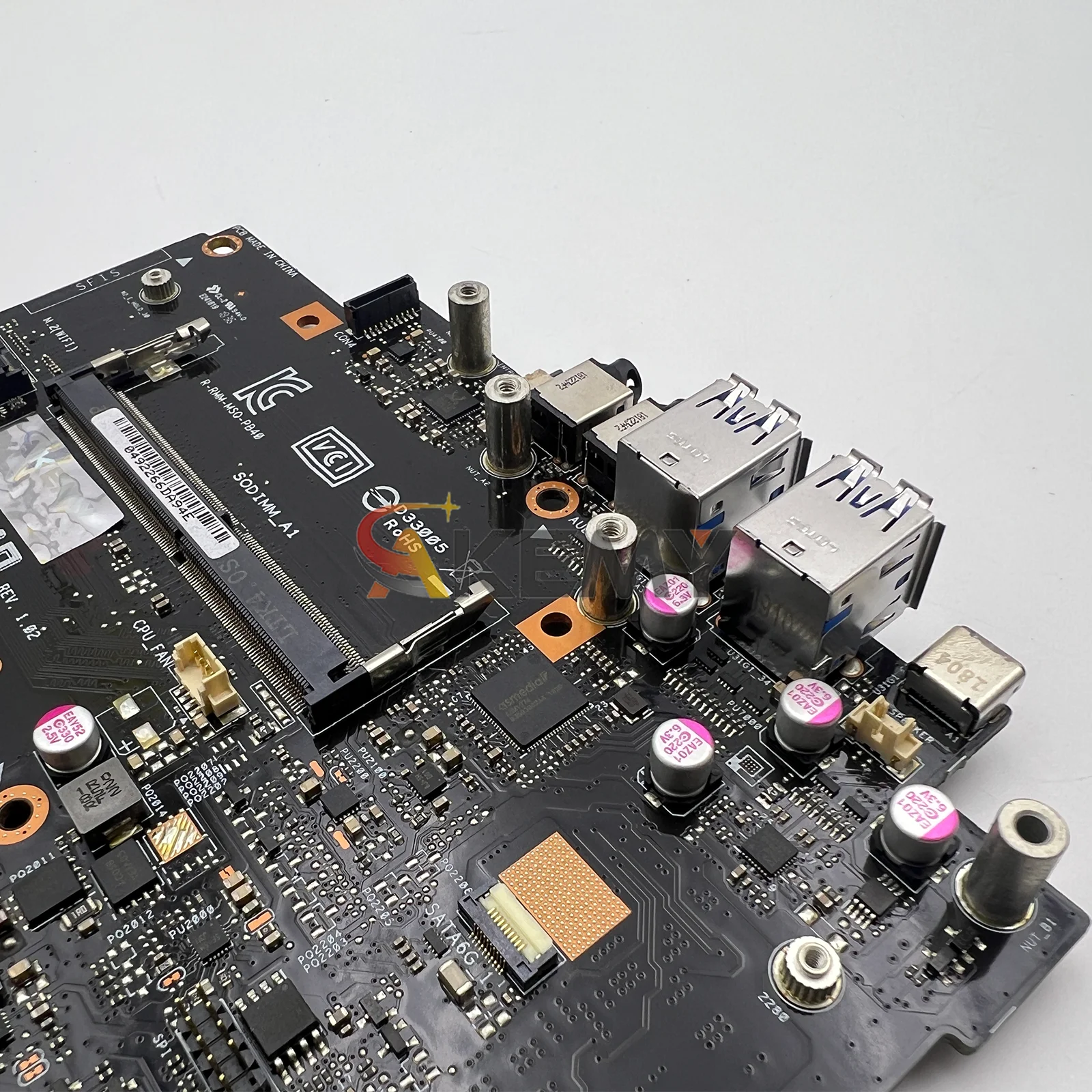 اللوحة الأم للكمبيوتر المحمول ASUS Mini PC PB40 PB40 اللوحة الرئيسية للكمبيوتر المحمول مع وحدة المعالجة المركزية بنتيوم 100% اختبار موافق الشحن السريع جودة عالية