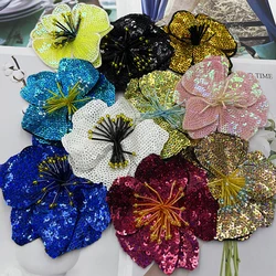 Perline fatte a mano ricamo fiore paillettes colorate Patch panno decorato con foro di riparazione ausiliario fai da te eseguire Applique per abbigliamento