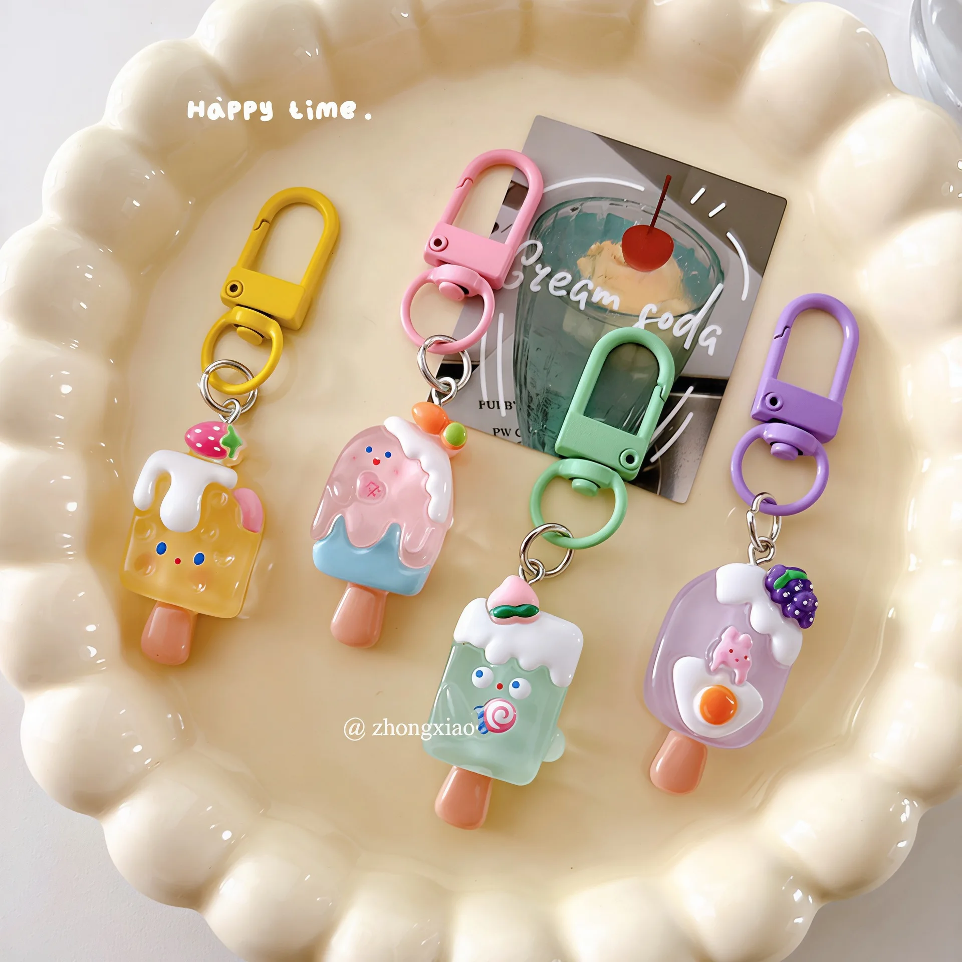 8/16 Pieces of Random Styles, Transparent Ice Cream Stick Keychains, Cute Summer Candy-Colored Pendants, Cartoon Student Backpack Accessories, Gift Items