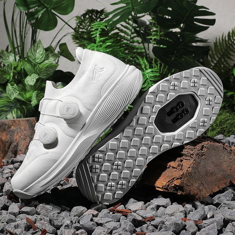 Die neuen Mountainbike-Schuhe verfügen über eine strapazierfähige, verstärkte Sohle, die für besseren Halt, Atmungsaktivität und Stoßdämpfung sorgt. – Detail 9