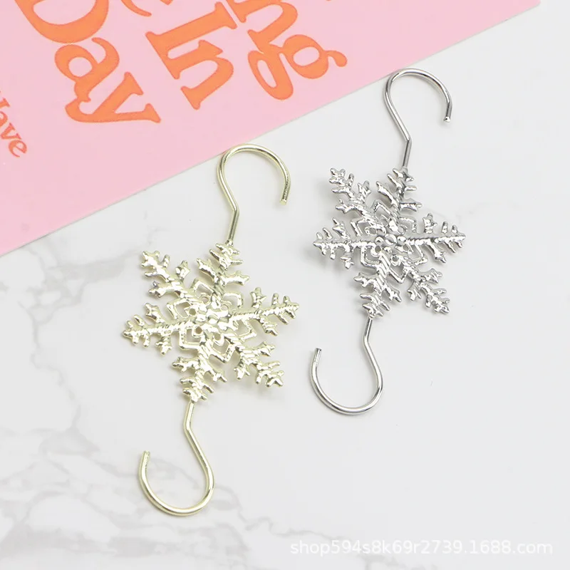 

5PCS Christmas Tree S Hook Metal Snowflake Hanger for Xmas Decorations Ornaments