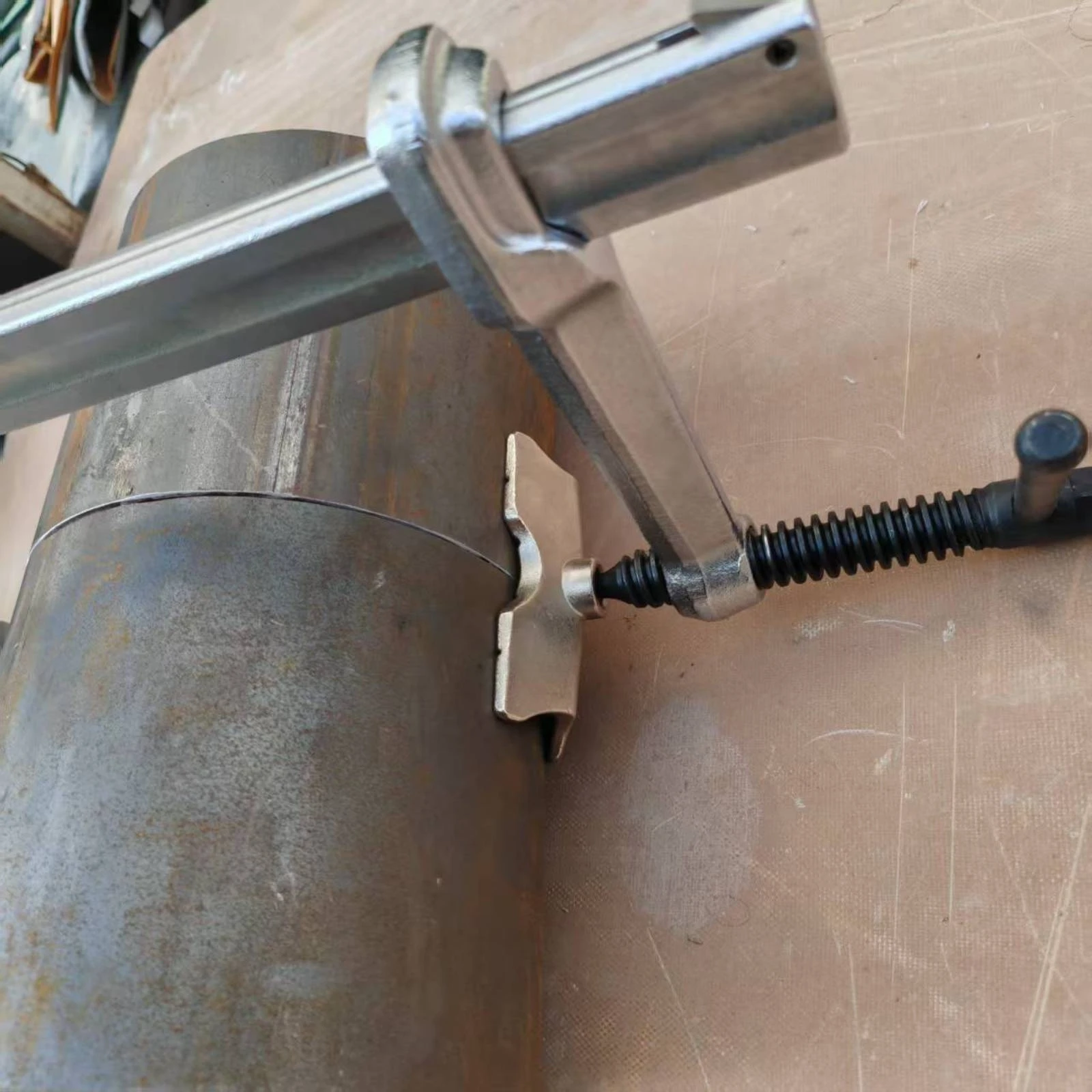 Pipe Alignment Clamp Heavy Duty Pipe Fitting Clamp Weld Alignment Jig 1200 Kg Clamping Force Stable Grip for Welders, Workshop