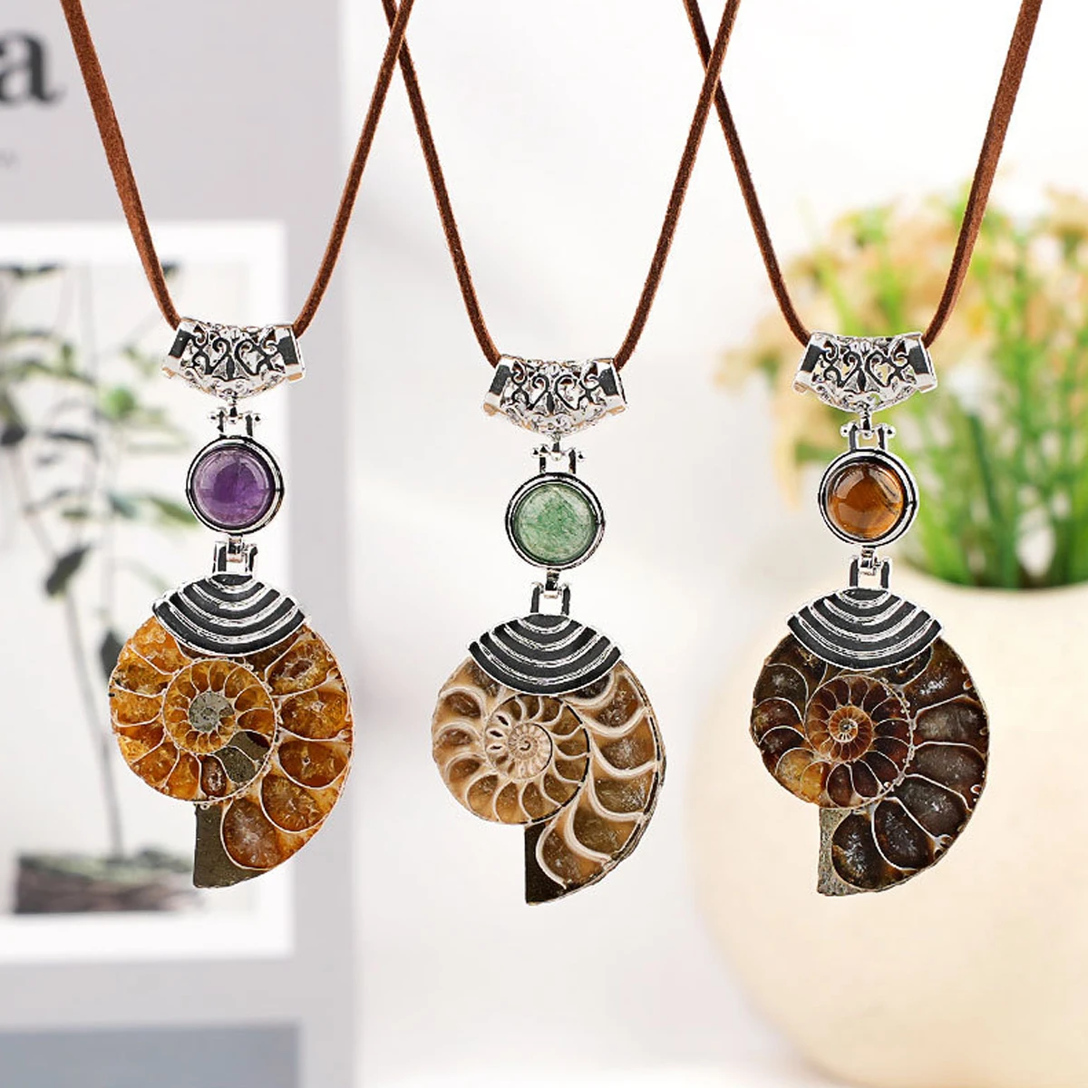 

European American Fashion Creative Natural Shell Alloy Inlaid Crystal Beaded Pendant Spotted Shell Necklace Jewelry Accessories
