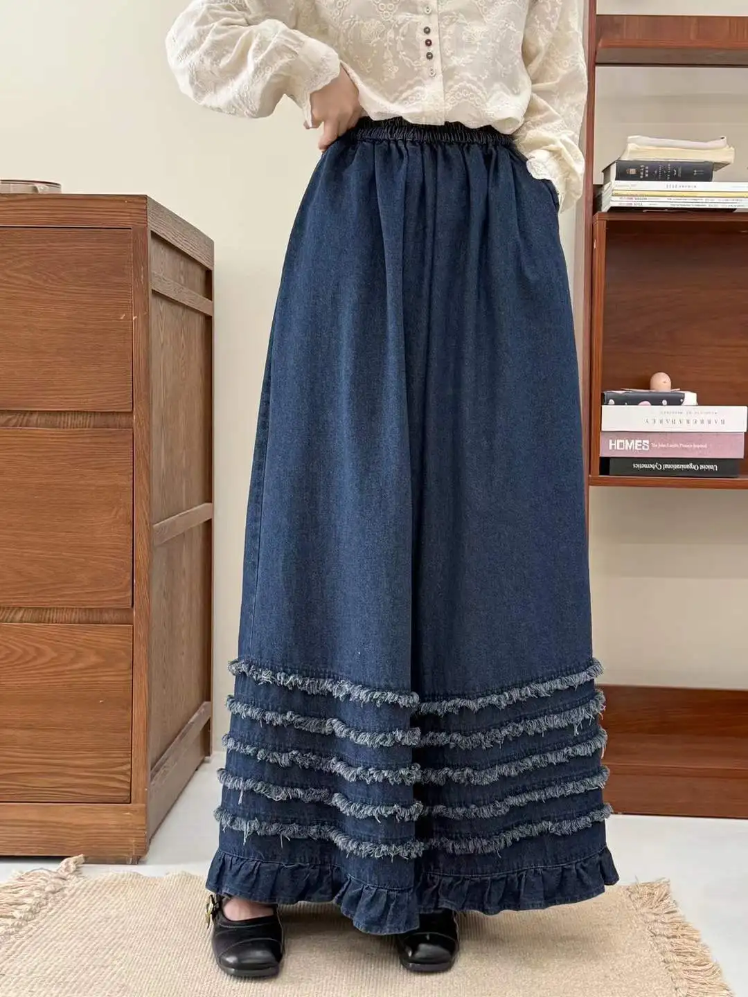 Nuovi pantaloni in denim di cotone autunno 2025, volant in vita elastica da donna, jeans a gamba larga da pendolarismo dolce retrò francese Mori Girl B57826CC