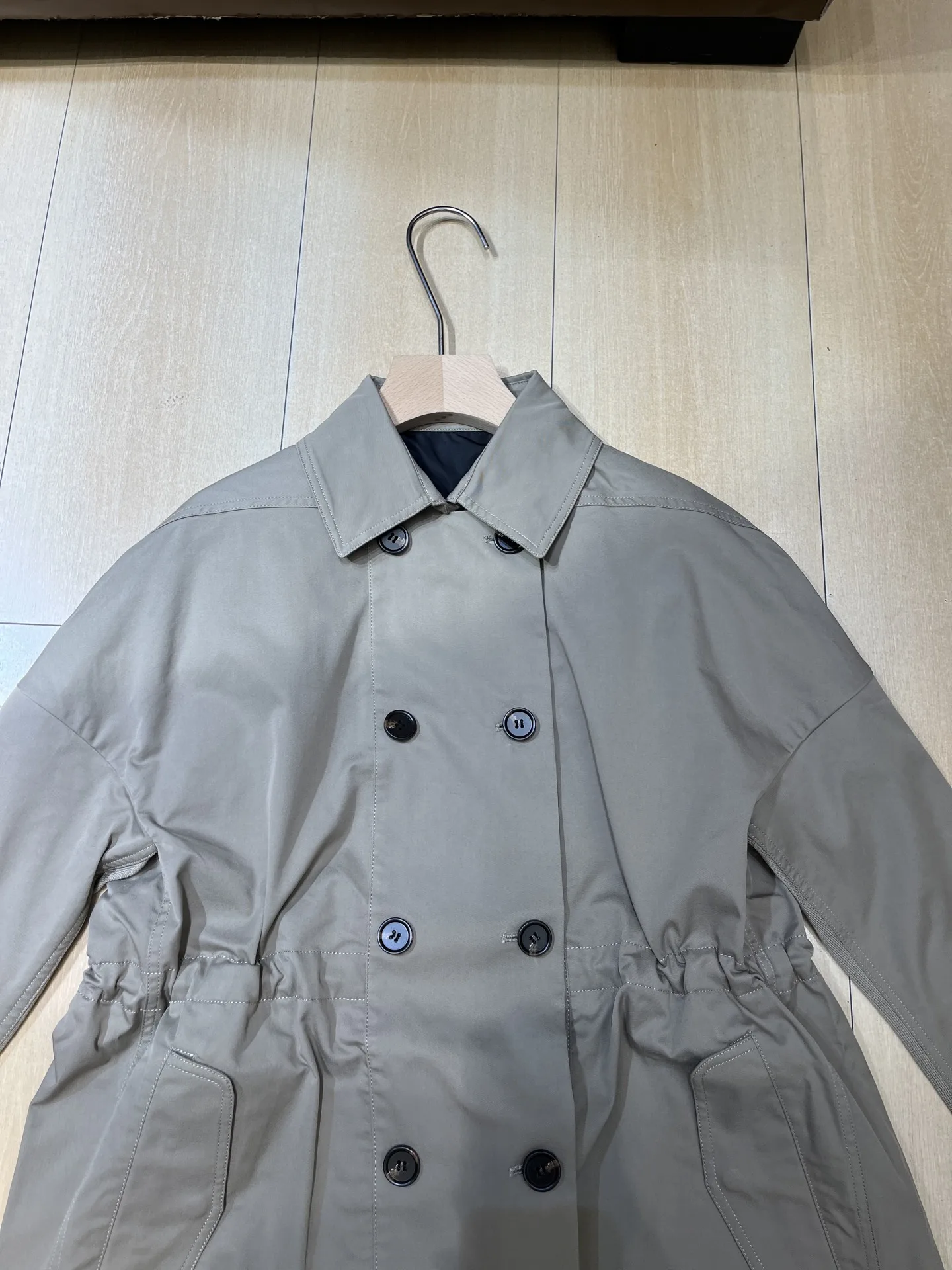 Autumn 2026 New Arrival: High-Quality, Intricately Embellished Sequin-Embroidered Drawstring Trench Coat (Mid-Long Length)