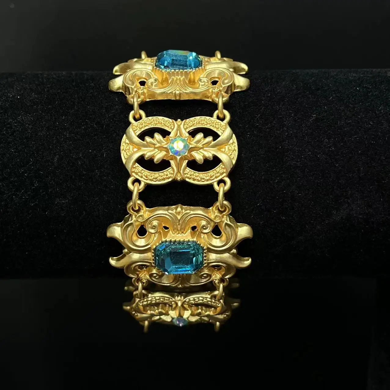 Second-hand Jewelry High-grade Western Emerald Gold-plated Bracelet High-end Atmosphere Court Temperament Light Luxury Bracelet