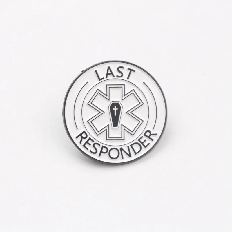 دبوس المينا المضحك "الوصول الأخير" - دبابيس التابوت المضحكة EMT