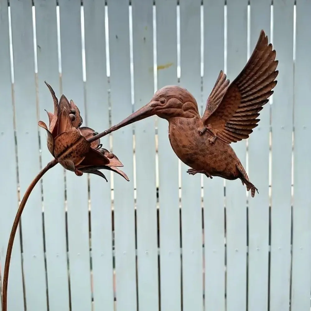 Rusty Metal Texture Hummingbird Garden Stake Stable Solid Structure Weather Resistant Iron 3D Realistic Bird Sculpture