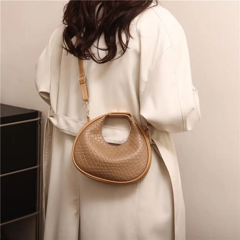 New Fashionable Simple Leisure Commuter Half Moon Bag Retro Handheld Shoulder Carrying Women'S Bag Crossbody Bag - view 3