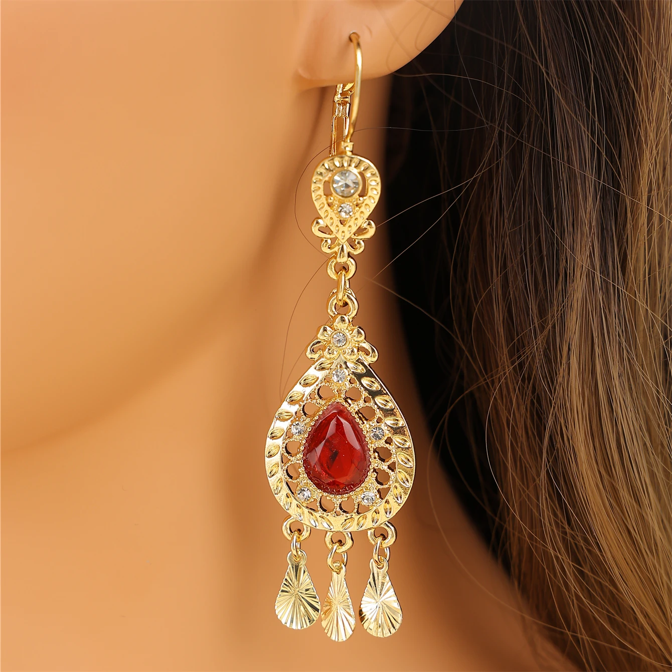 Classic Arabian Style Bridal Metal Cutout Earrings With Dripping RhinestoneFringe Design